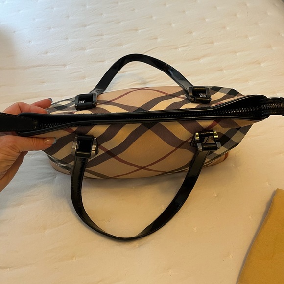 SALE 🖤 Burberry Coated Canvas/Patent Leather Tote - Picture 3 of 16